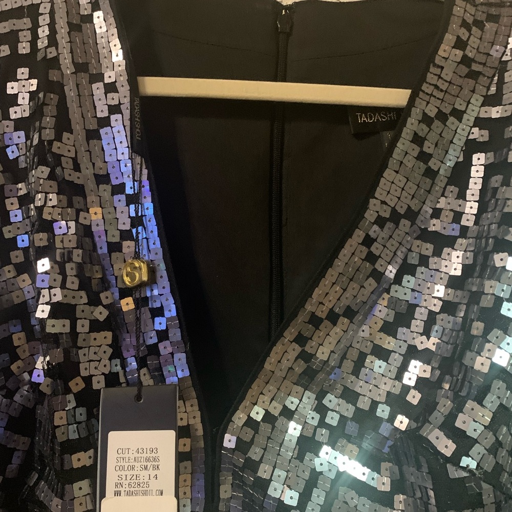 ❌SOLD❌ Tadashi Shoji Geometricaly Sequined Illusion Dress Size 14 - Picture 7 of 11